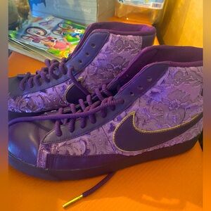 Purple high top Nike 9 1/2